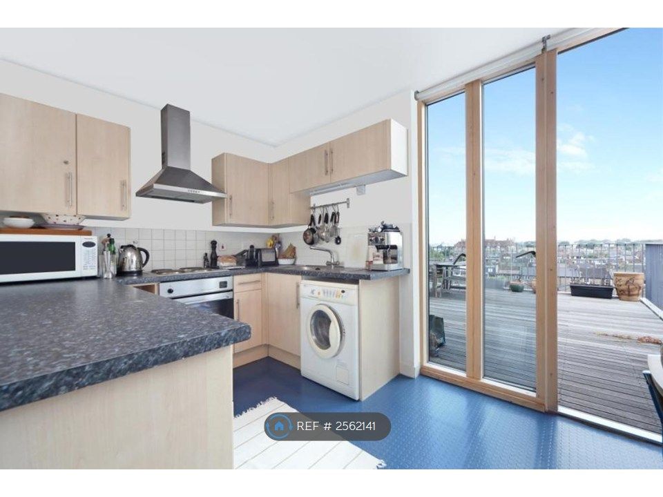 Property photo 3 of 7 Kitchen