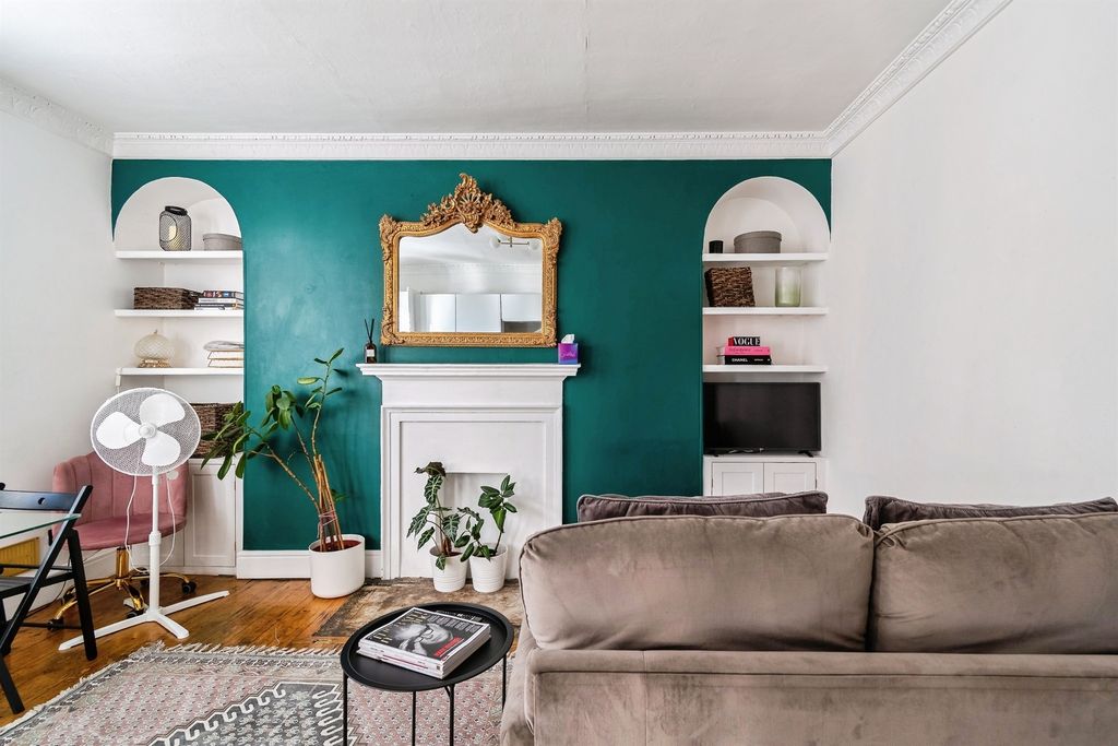 Property photo 2 of 17