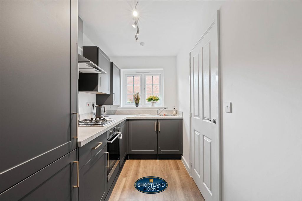 Property photo 2 of 18 7 Cromwell Close Sh Wm (13 Of 20).Jpg