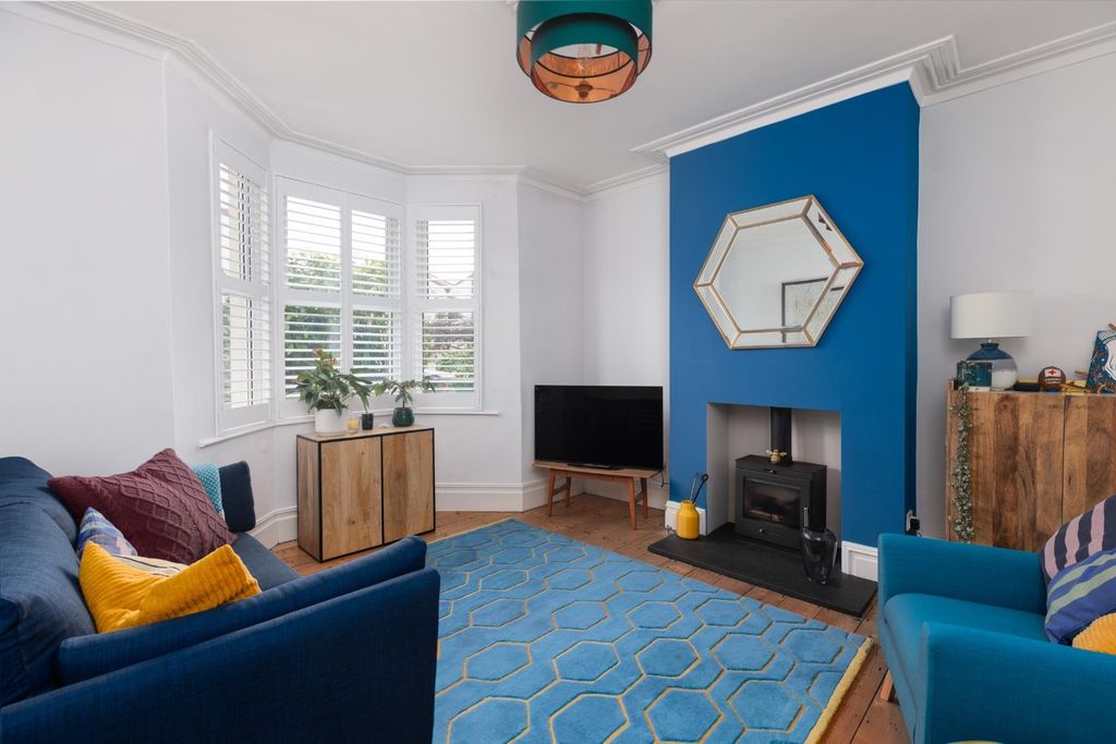 Property photo 3 of 25 28 Thornleigh Road--2.Jpg