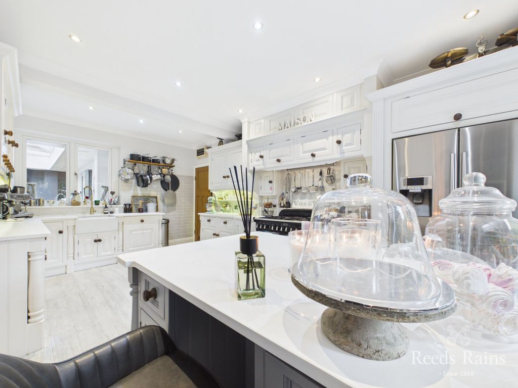 Property photo 3 of 50 Breakfast Kitchen
