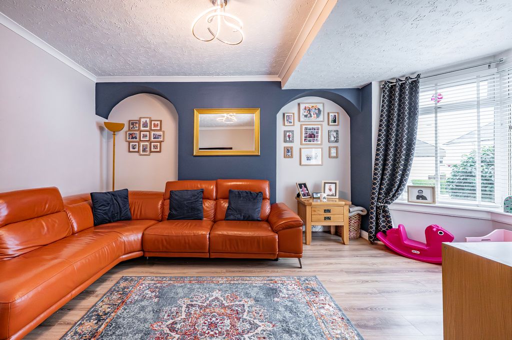 Property photo 3 of 32