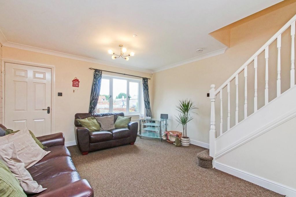 Property photo 2 of 17 Sitting Room