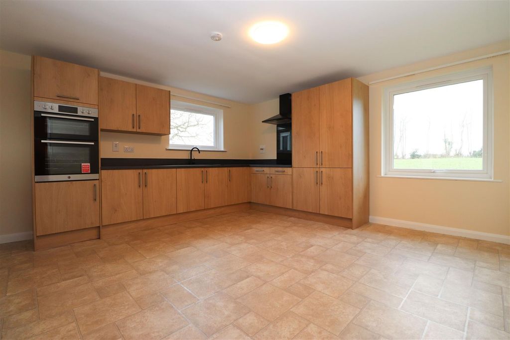 Property photo 3 of 10 Kitchen.Jpg