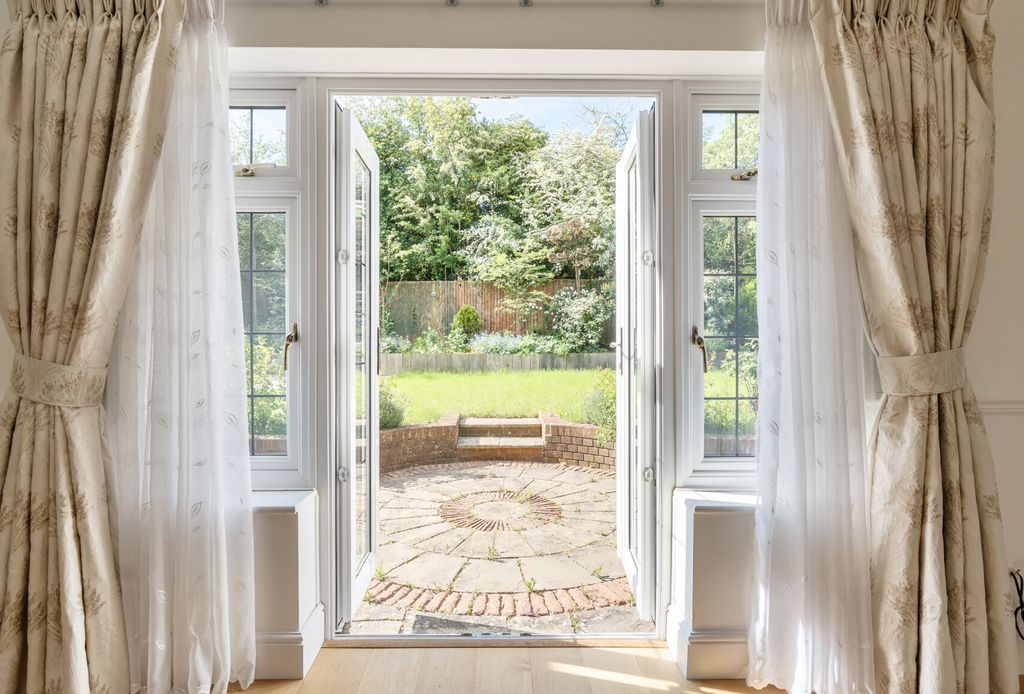 Property photo 2 of 24 1459388-22-6A02Fc...