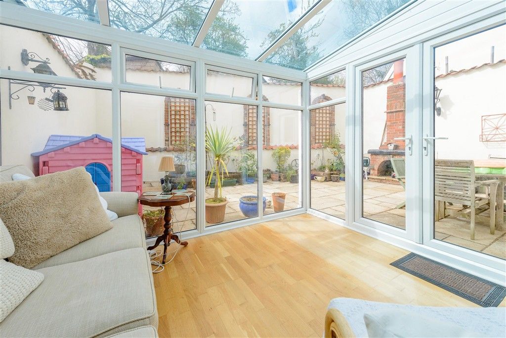 Property photo 2 of 18 Conservatory