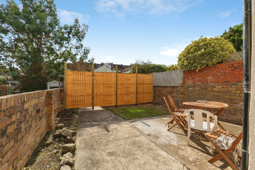 Property photo 3 of 11 Pbox-Img.Jpg
