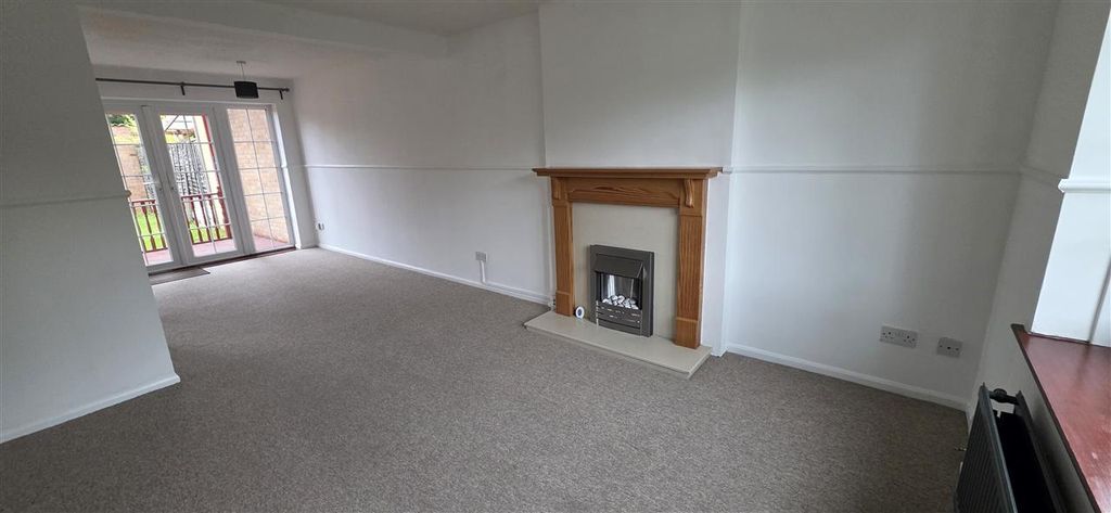 Property photo 2 of 10 Lounge
