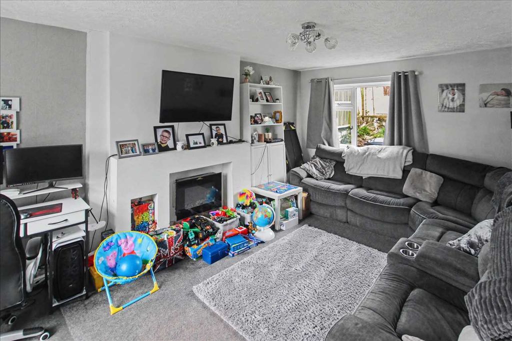 Property photo 2 of 16 Lounge