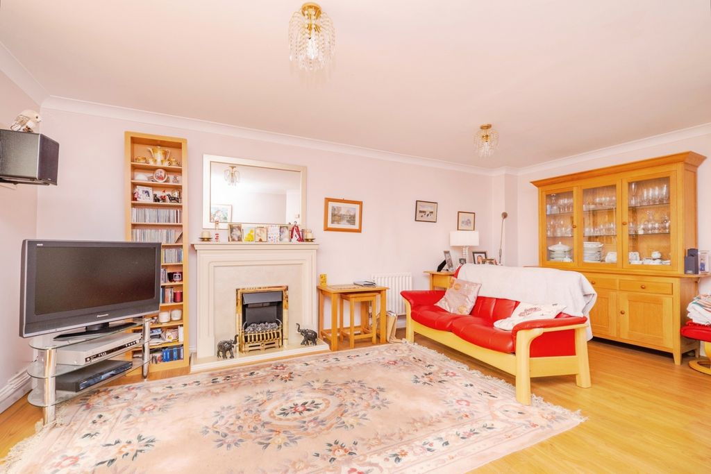 Property photo 2 of 16 Photo