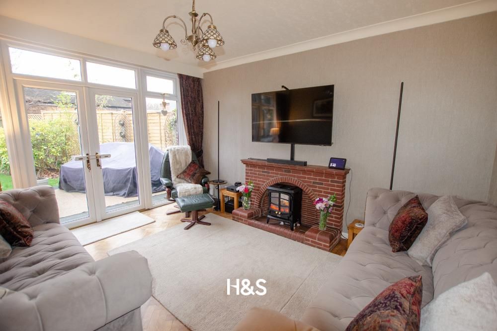 Property photo 2 of 13 100 Richmond - Rec2.Jpg