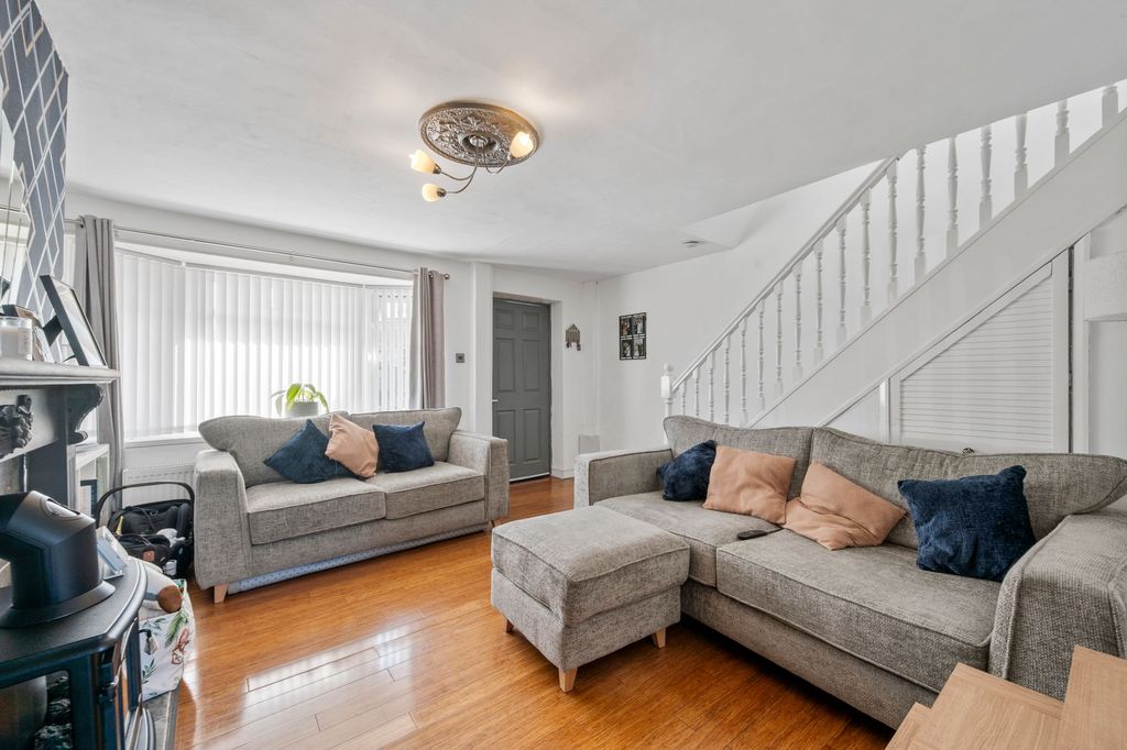 Property photo 2 of 31