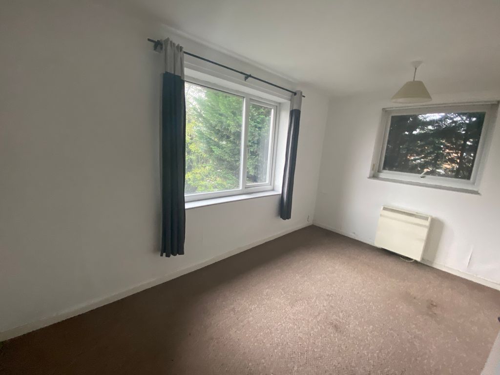 Property photo 3 of 6 Bedroom 1