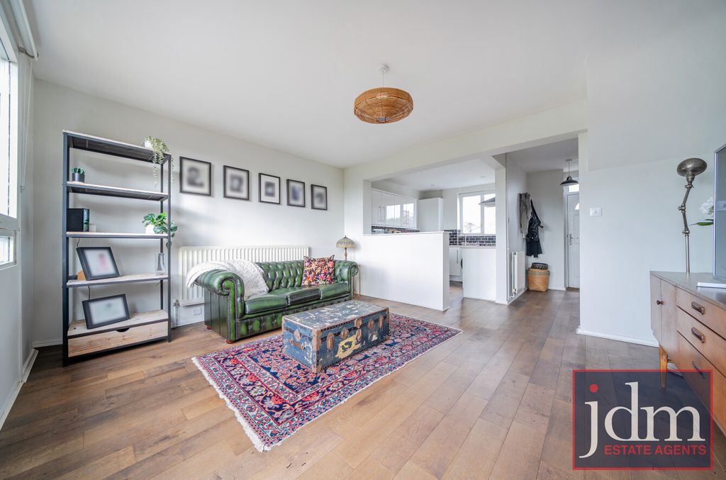 Property photo 2 of 11 0741d572-A825-40E...