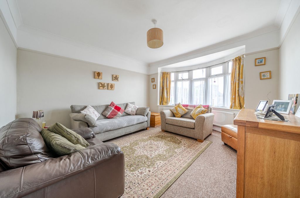 Property photo 2 of 11 1290525-16-682Dce...
