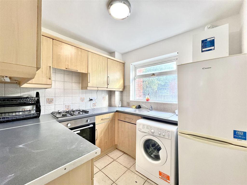 Property photo 1 of 7 Kitchen