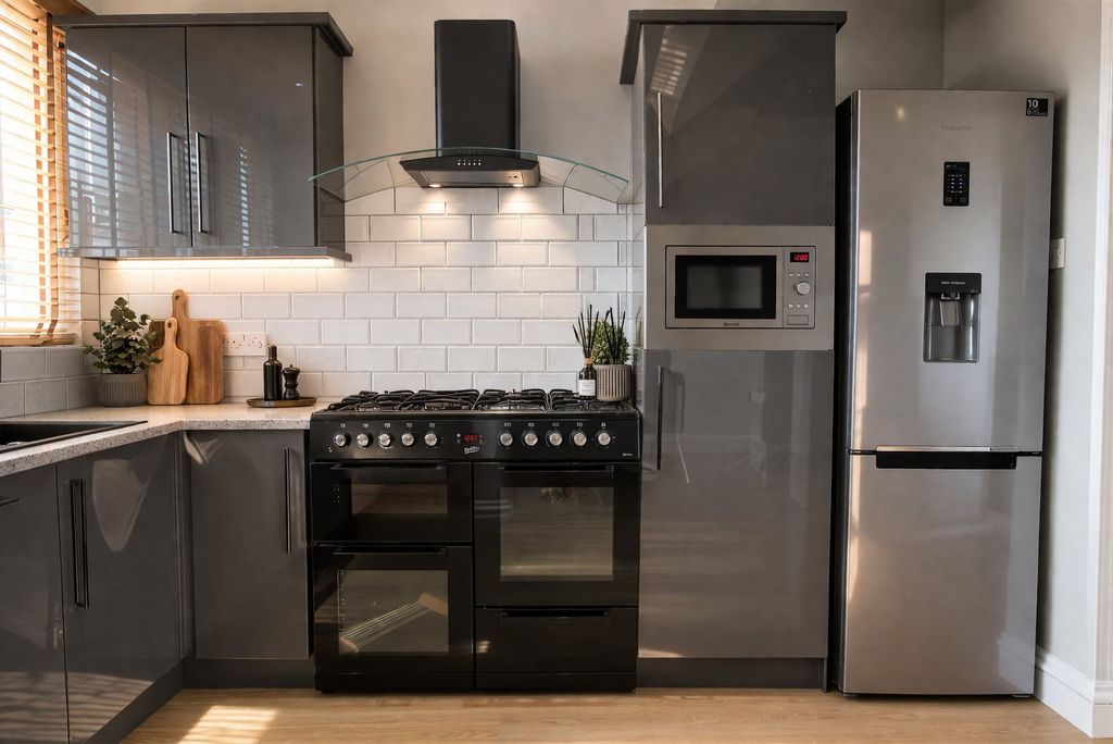 Property photo 3 of 7 Kitchen