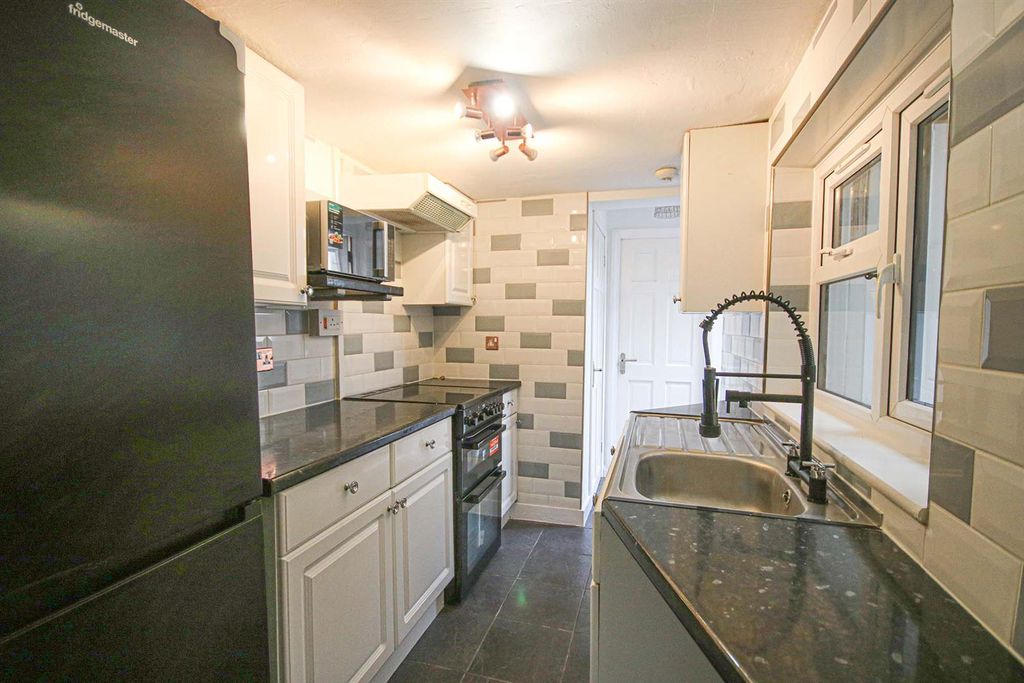 Property photo 3 of 12 Kit 2.Jpg