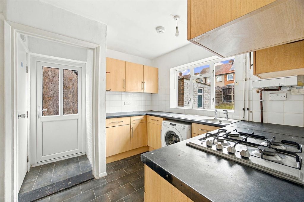 Property photo 2 of 12 Kitchen (2)