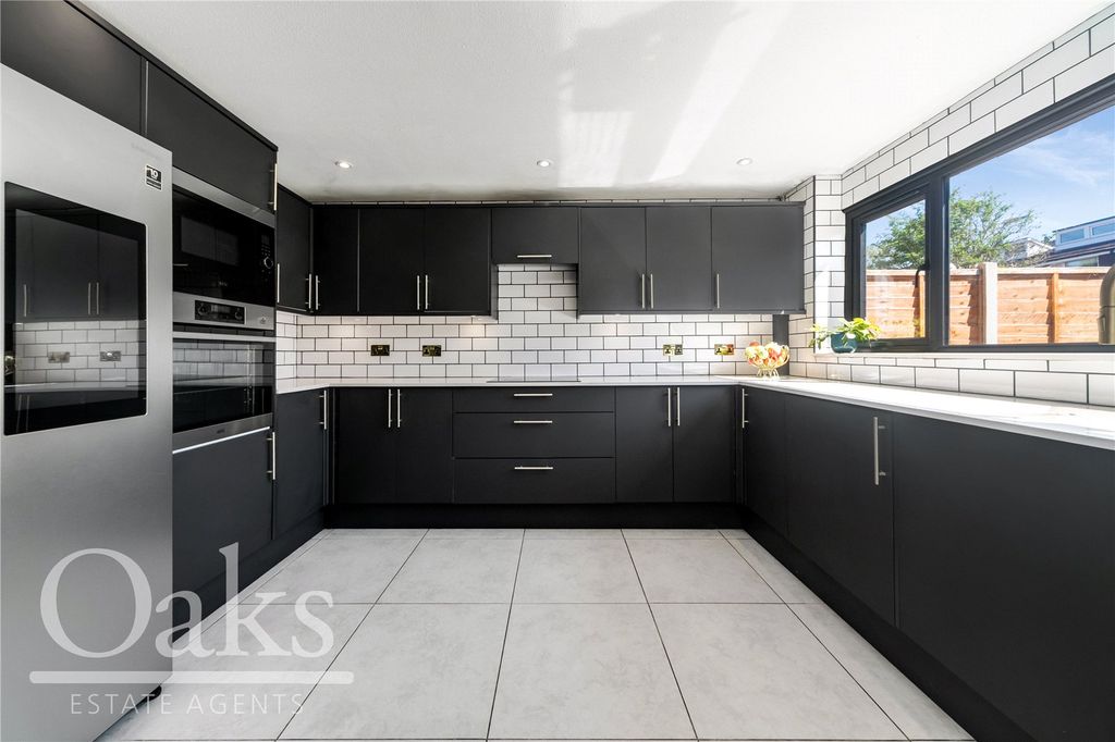 Property photo 3 of 12 Picture No. 11