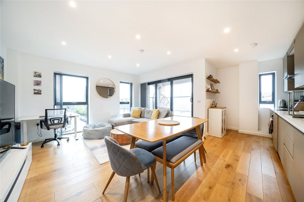 Property photo 2 of 9 Reception/Kitchen