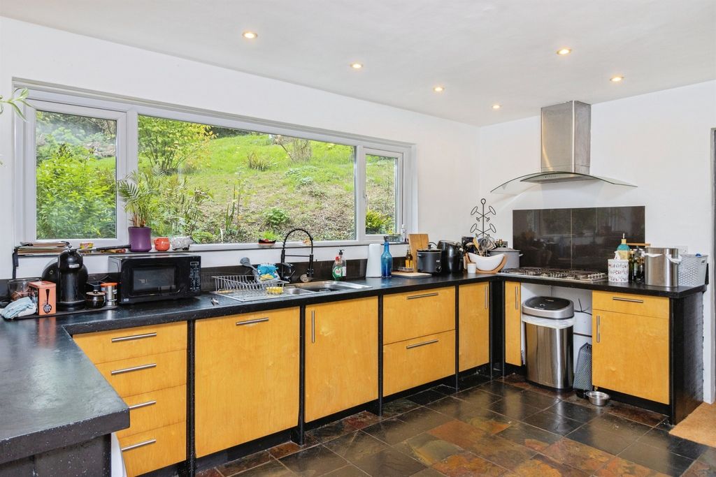 Property photo 3 of 29