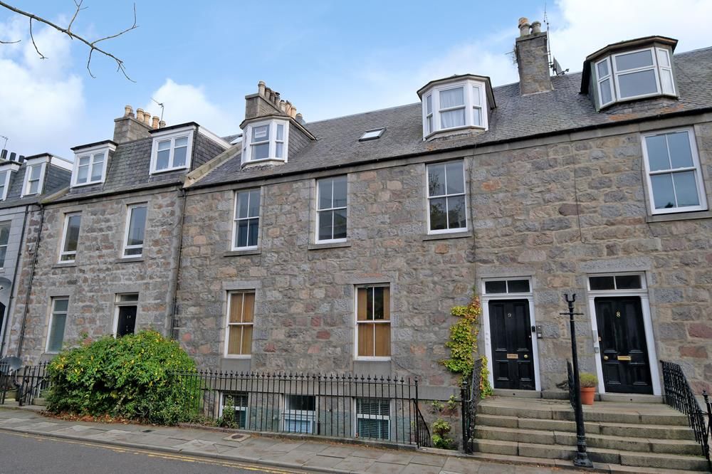 Property photo 2 of 11 External