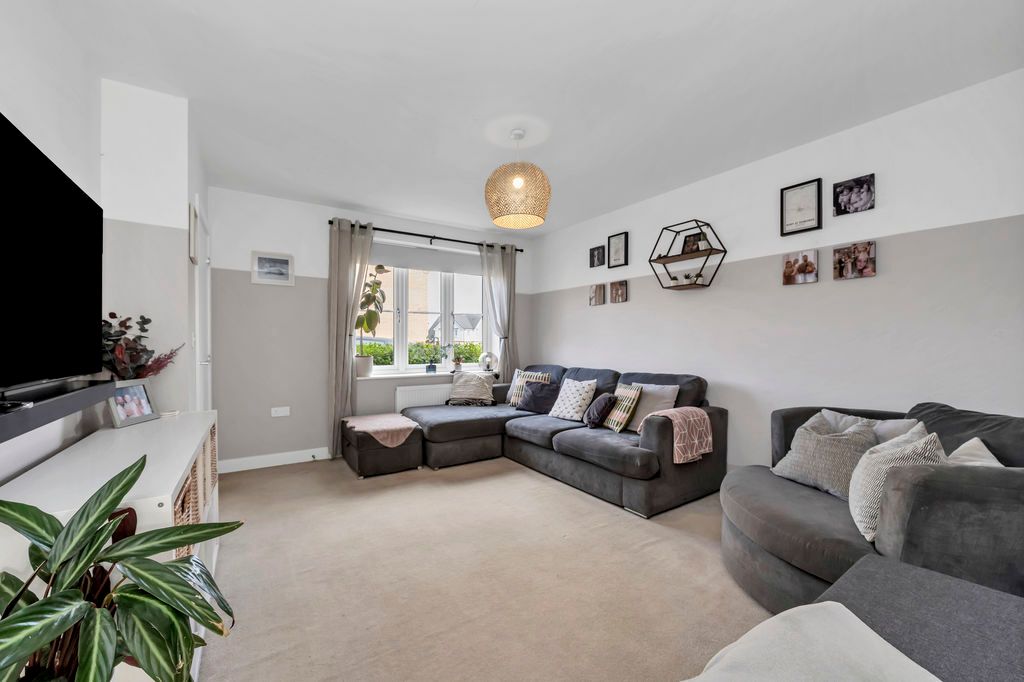 Property photo 2 of 19 Sitting Room