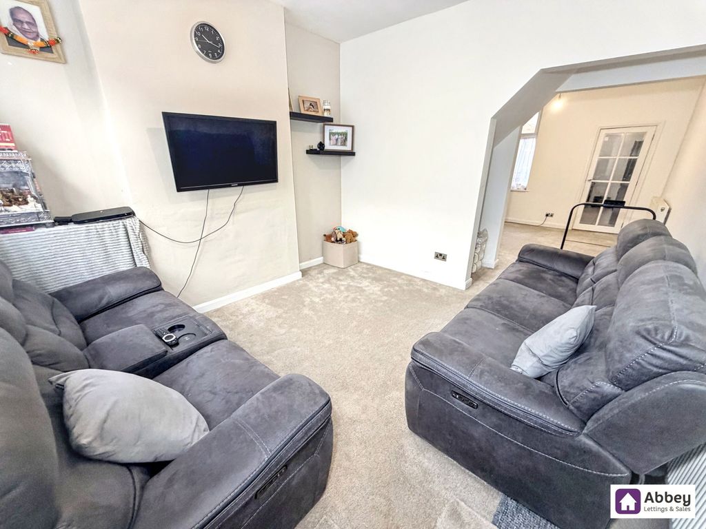 Property photo 2 of 12 Lounge