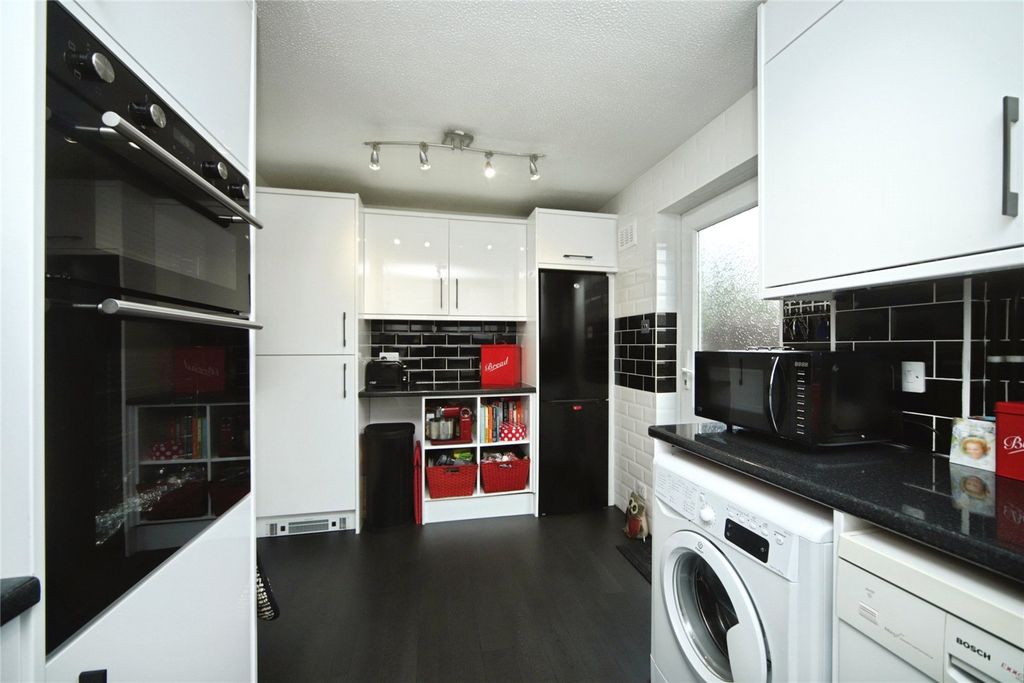 Property photo 3 of 17 Picture No. 30