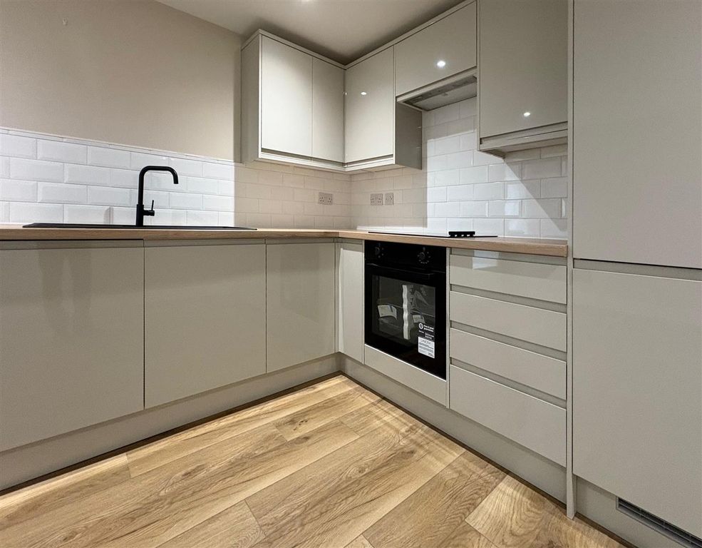 Property photo 2 of 13 B3B22B1A-B672-4dc7-A1Fb-F841771B4Eee.Jpg