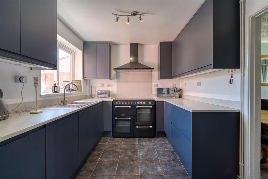 Property photo 2 of 9 Kitchen