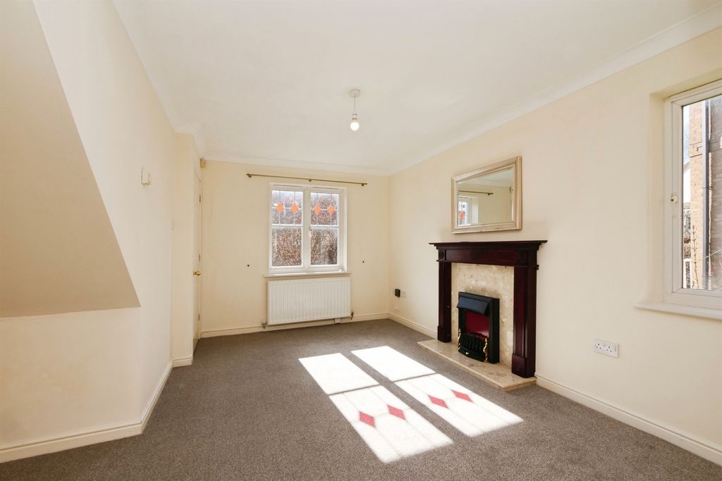 Property photo 3 of 12
