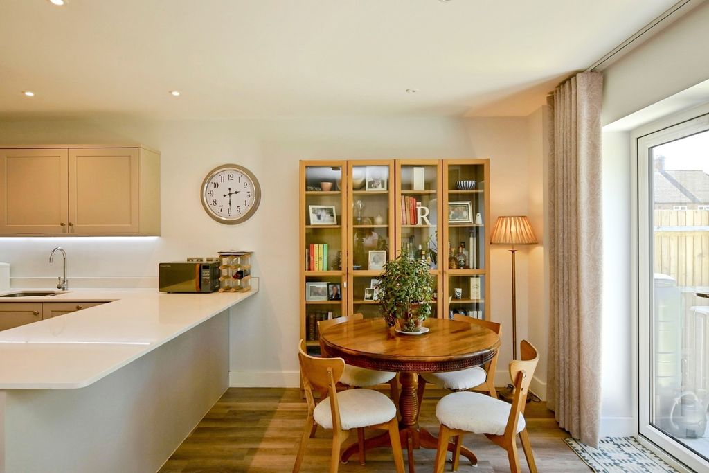 Property photo 3 of 17 Pbox-Img.Jpg
