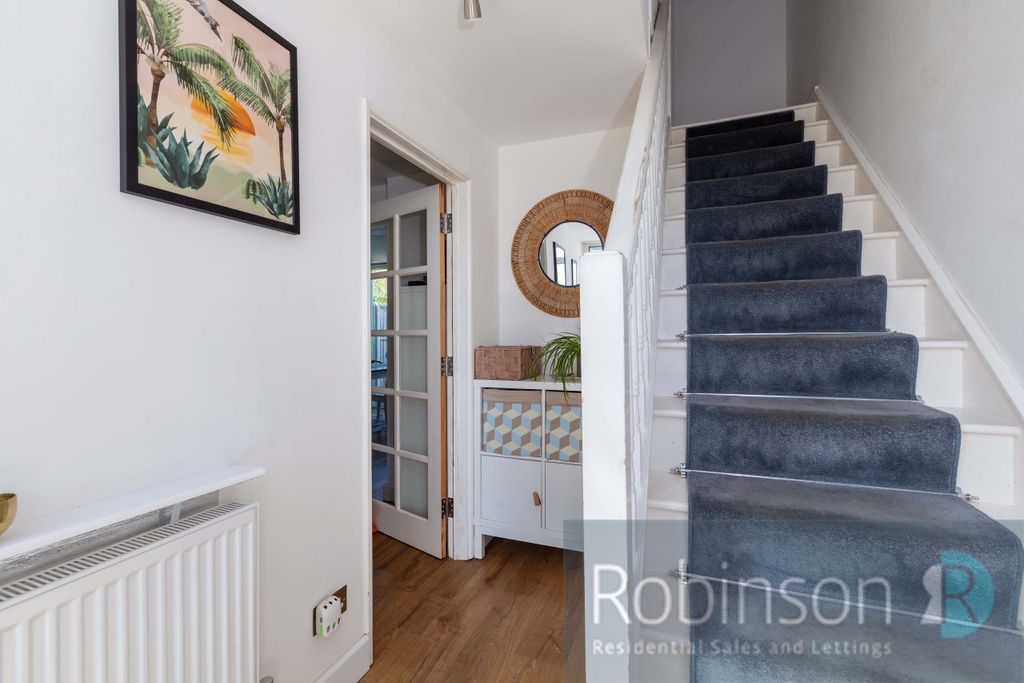 Property photo 2 of 14 122 Sunderland Road-8