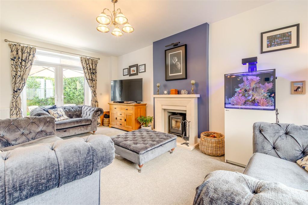 Property photo 3 of 31 8657641-Interior01.Jpg