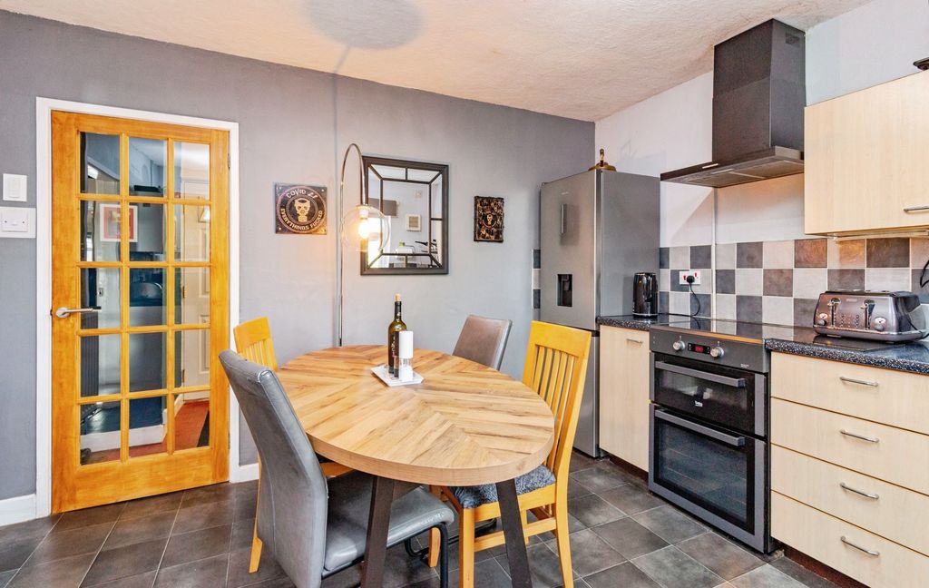 Property photo 3 of 24