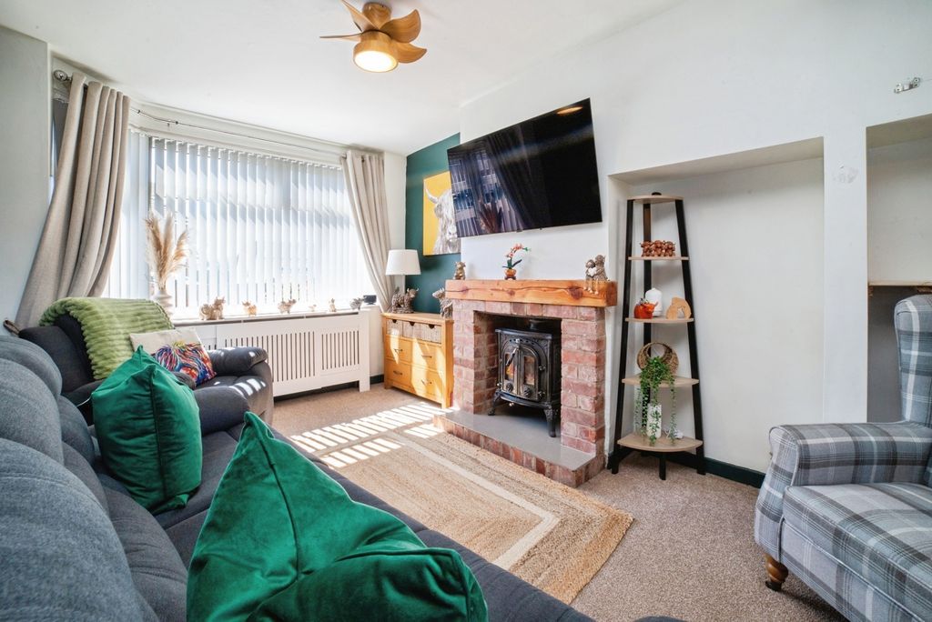 Property photo 2 of 17 Pbox-Img.Jpg