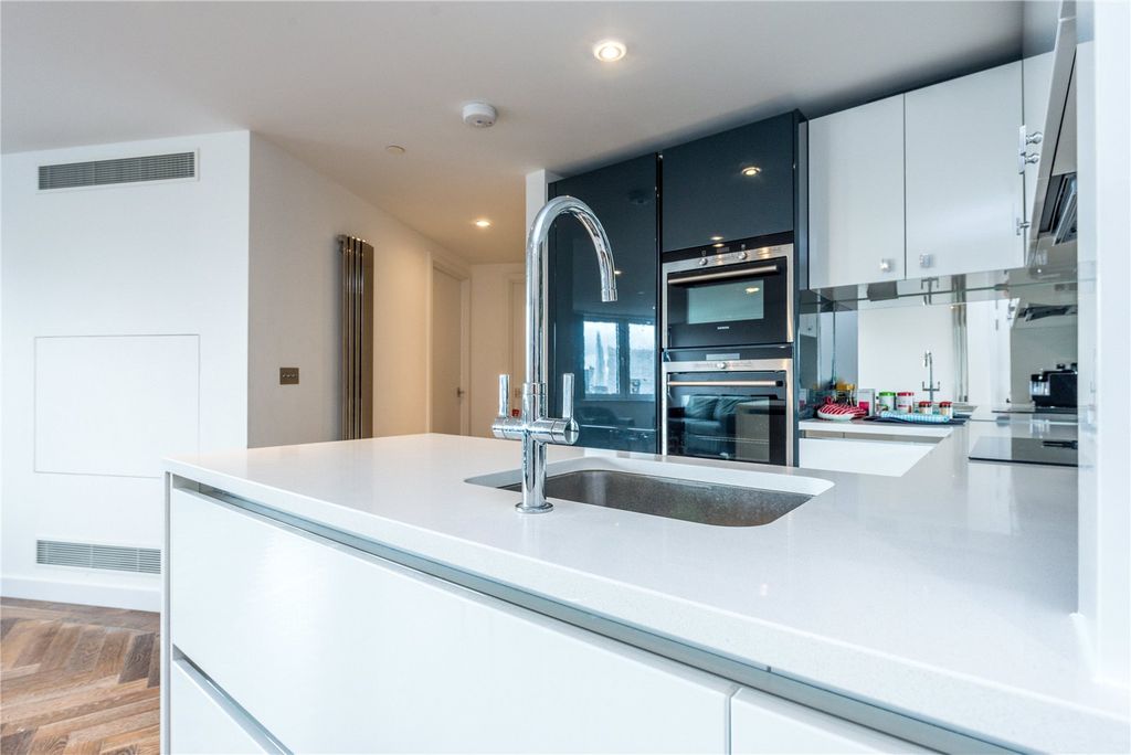 Property photo 2 of 9 Kitchen