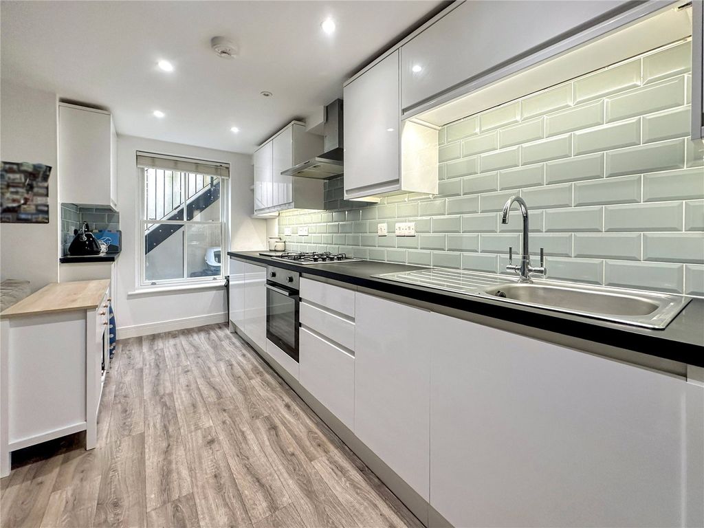 Property photo 3 of 22 Picture No. 14