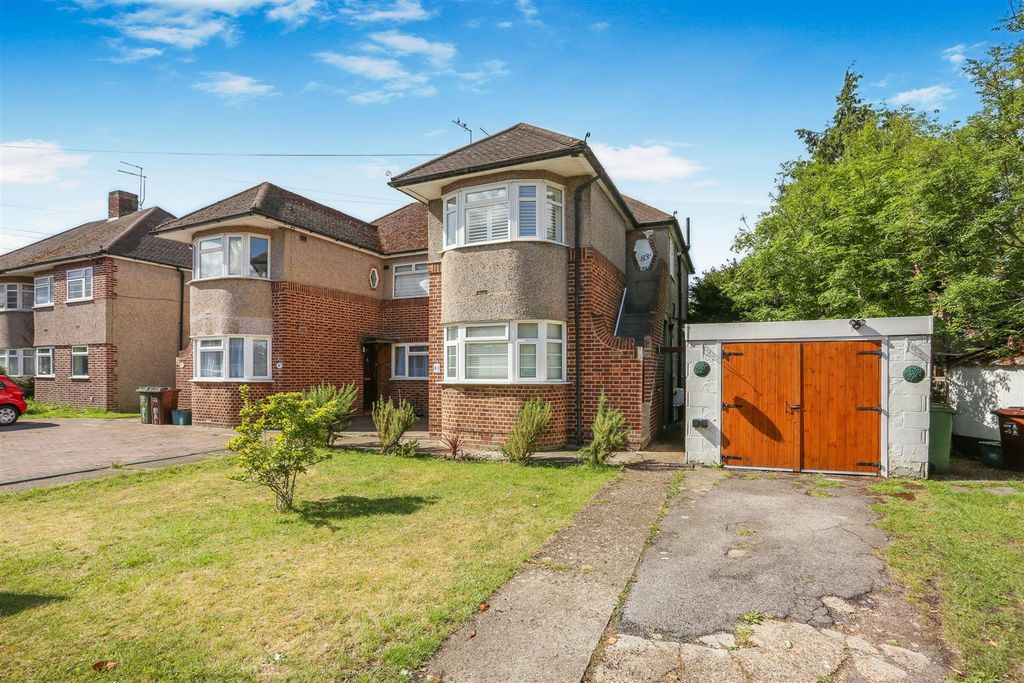 Property photo 1 of 13 1704429475 - 83A, Benhill Wood Road, Sm1 - 2.Jpg