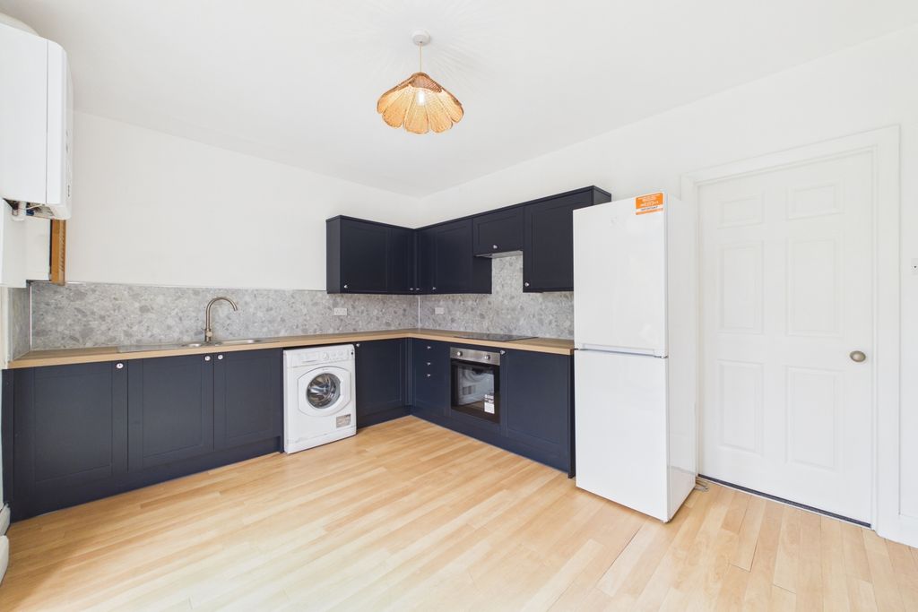 Property photo 2 of 16 Cam02294G0-Pr0159-Still003
