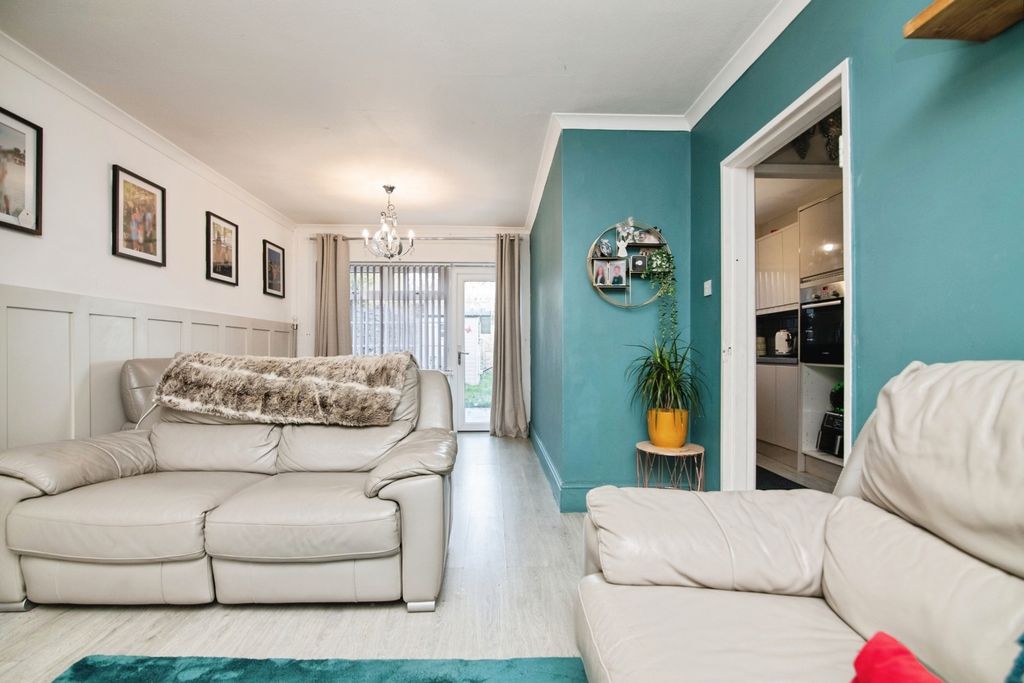 Property photo 3 of 18 Pbox-Img.Jpg