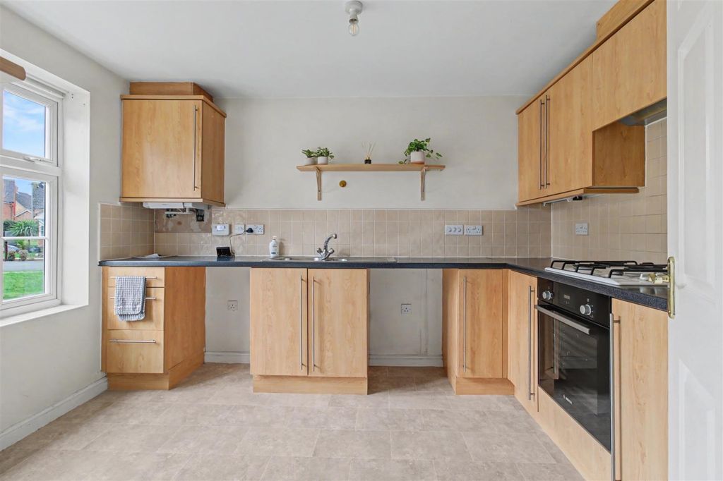 Property photo 3 of 19 Kitchen