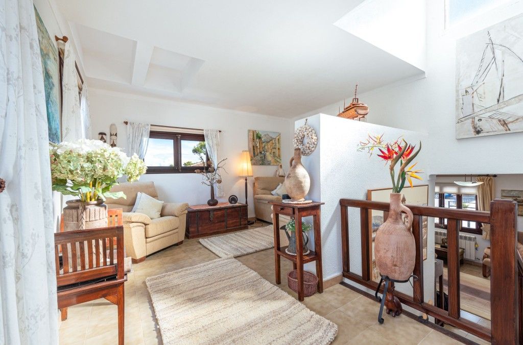 Property photo 3 of 20 Living (2)