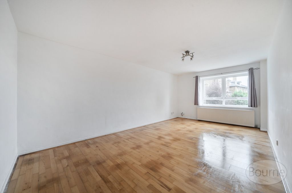 Property photo 2 of 8 9072Aa35-8Ac8-4F6...