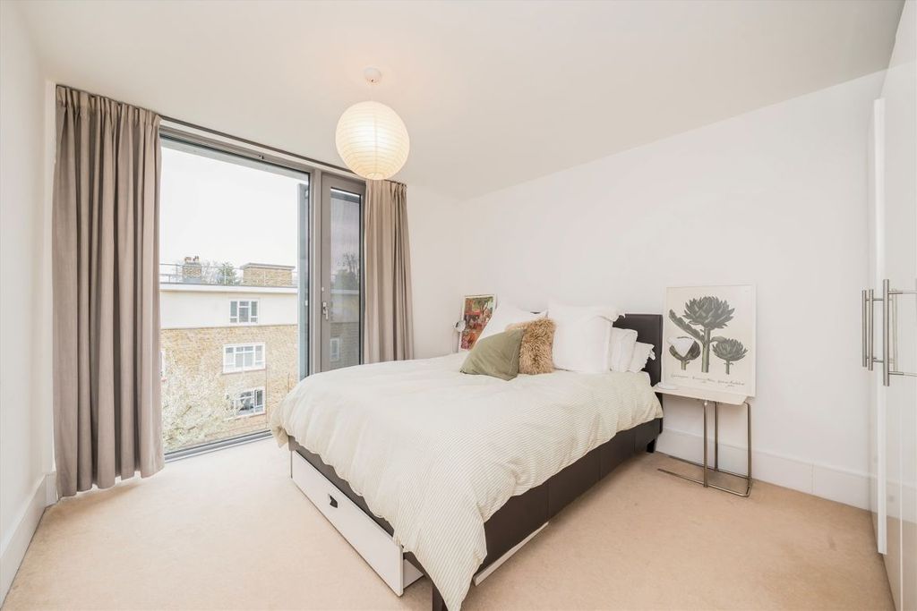 Property photo 3 of 8