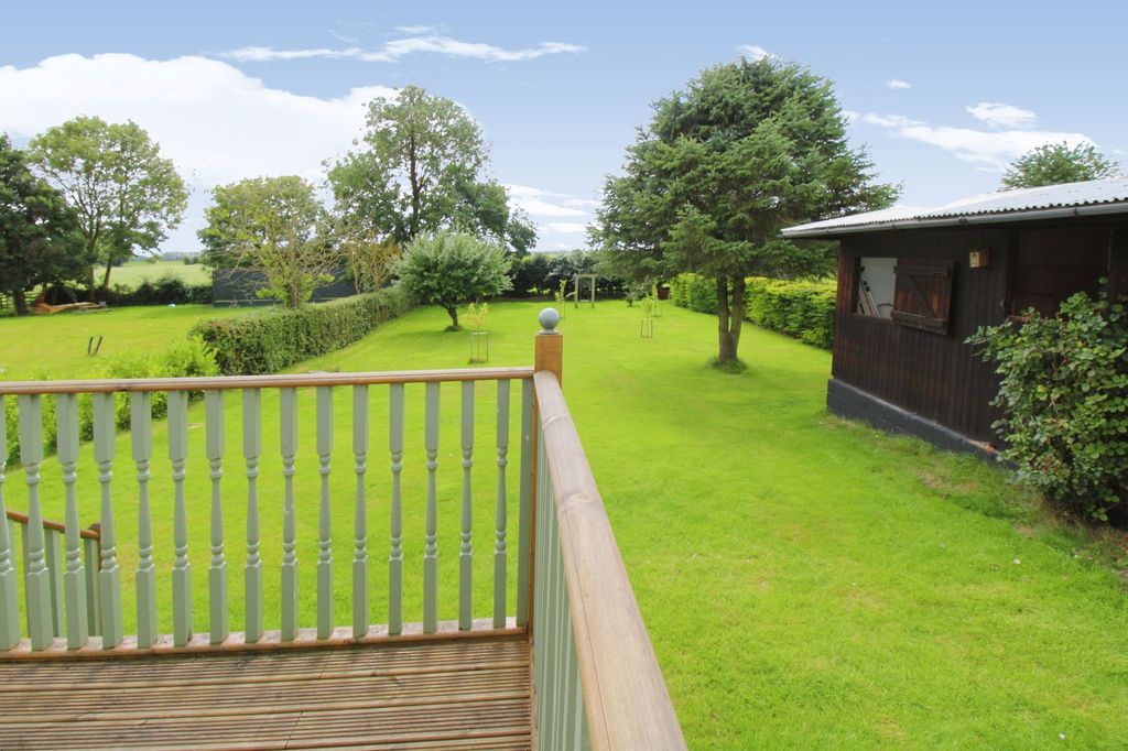 Property photo 2 of 34