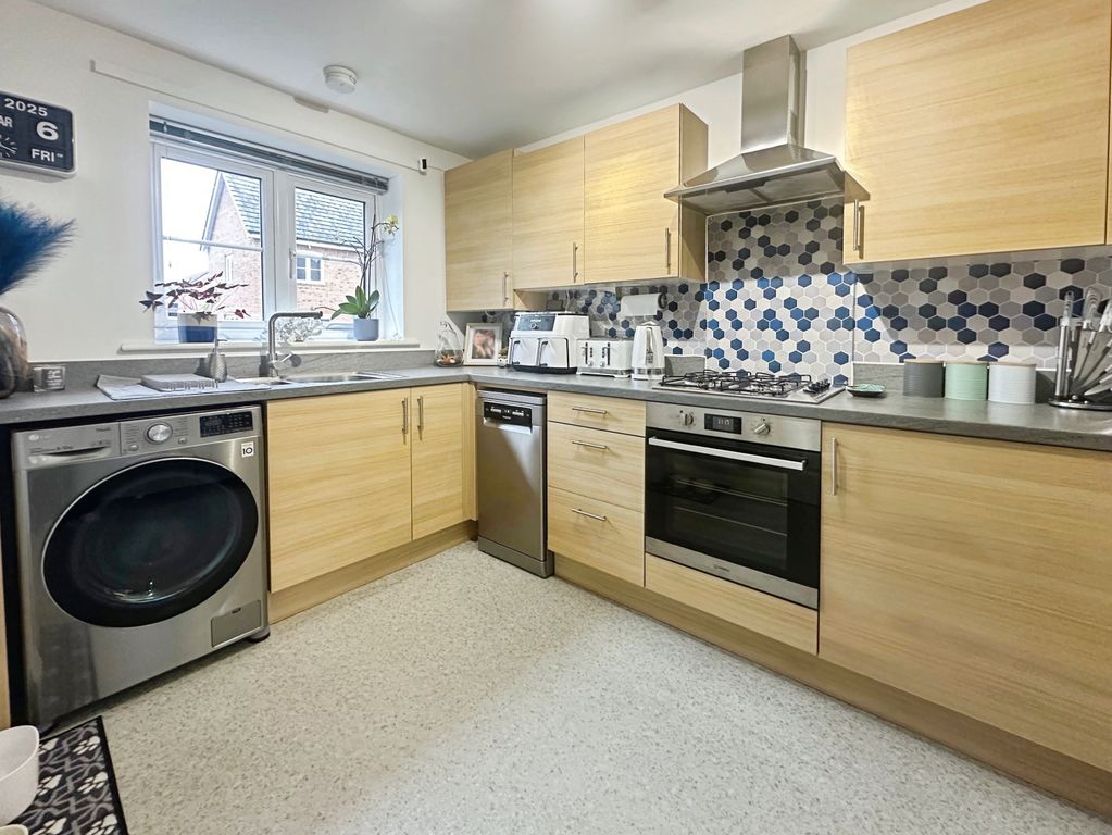 Property photo 3 of 17 Kitchen