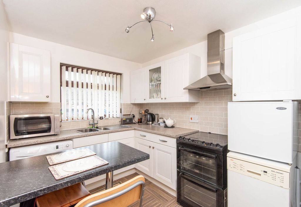 Property photo 3 of 14